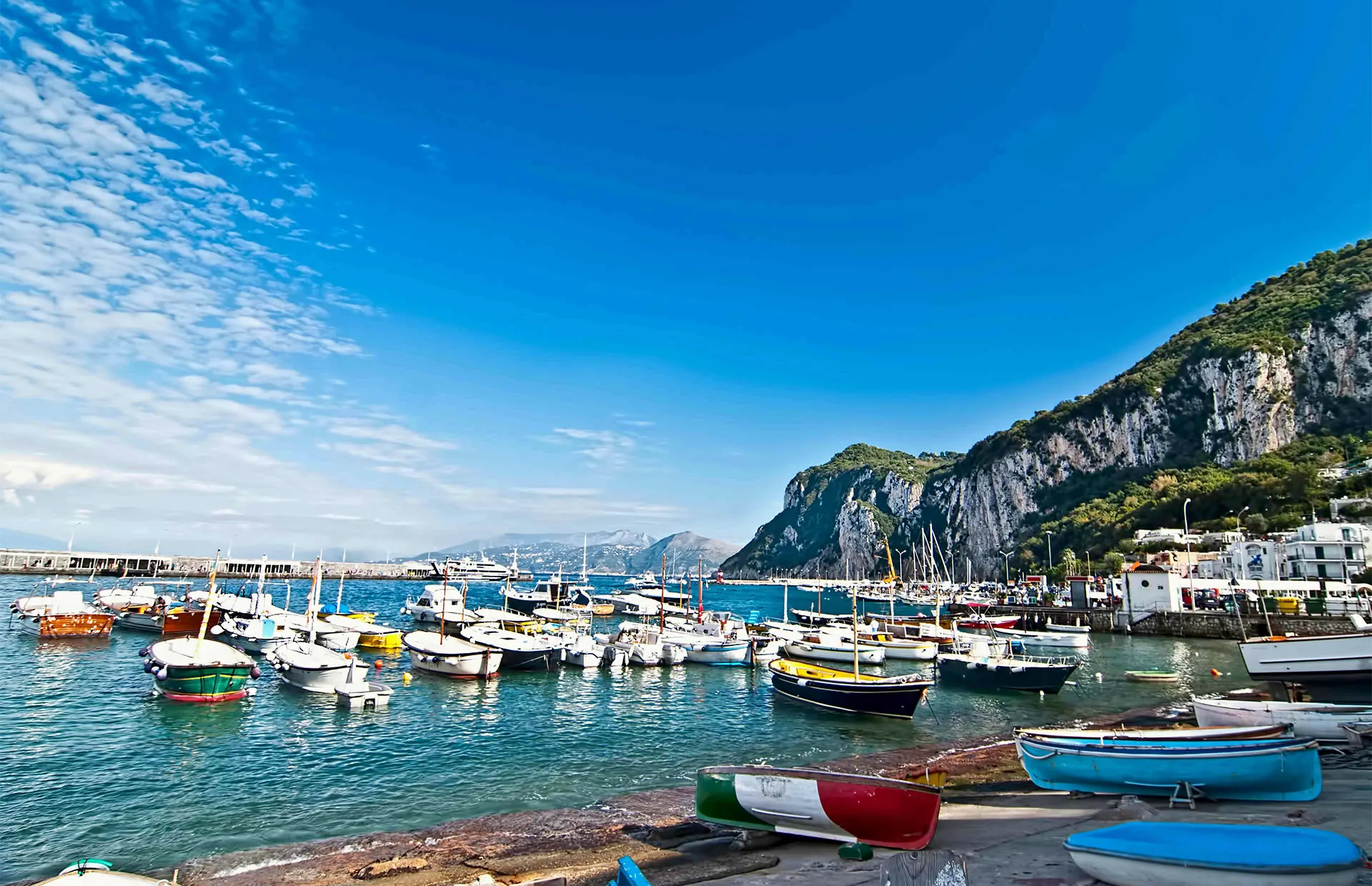 Il porto di Marina Grande e il Monte Solaro